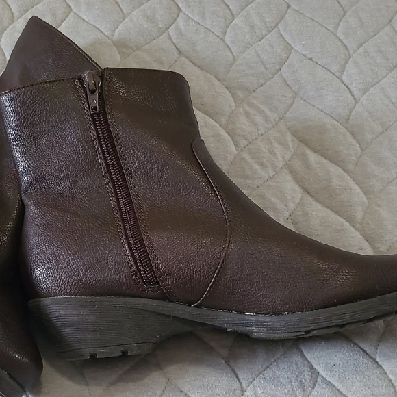 AEROSOLES Dark Brown Ankle Boots - Picture 3 of 3